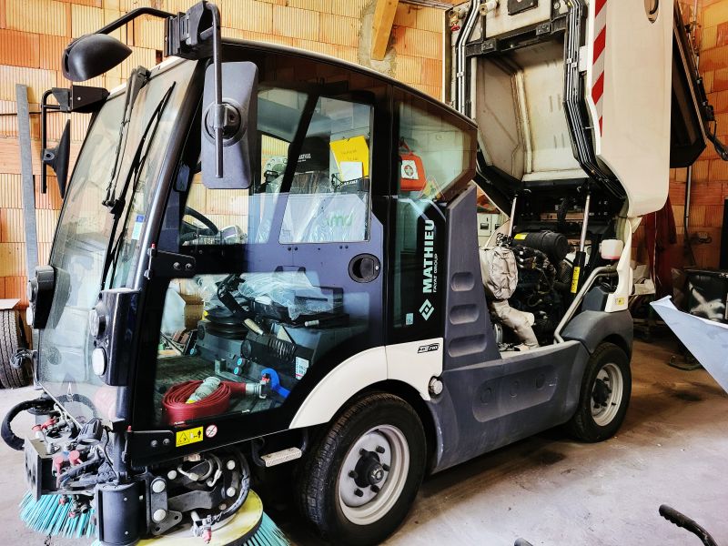 Retour en service d&rsquo;une balayeuse Azura : Intervention sur moteur Kubota